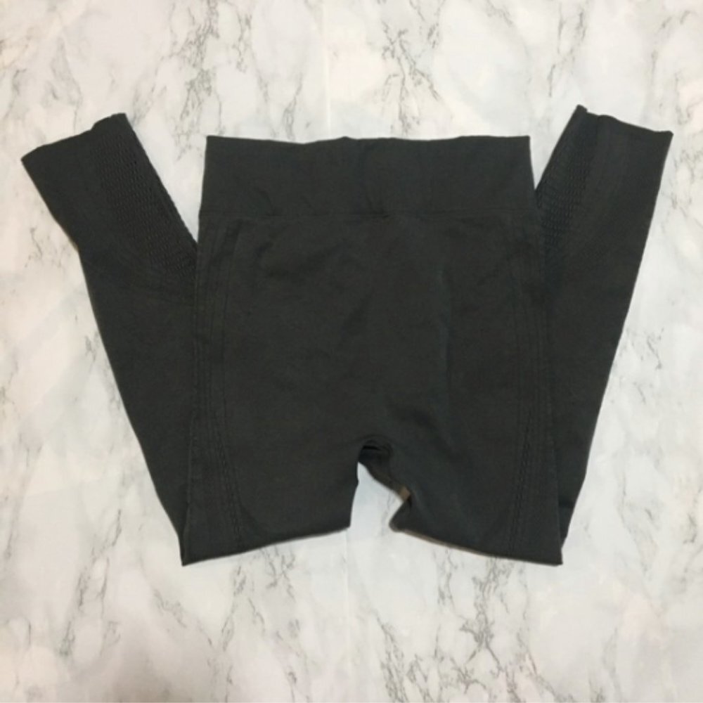 High Rise Seamless Perforated Style Gray Leggings‎ Athletic Gym Lounge Workout